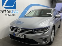 Volkswagen Passat Variant GTE Plug-In Hybrid 160 kW (218 hv) DSG-automaatti **JAKOHIHNA VAIHDETTU!**, vm. 2017, 90 tkm (4 / 11)